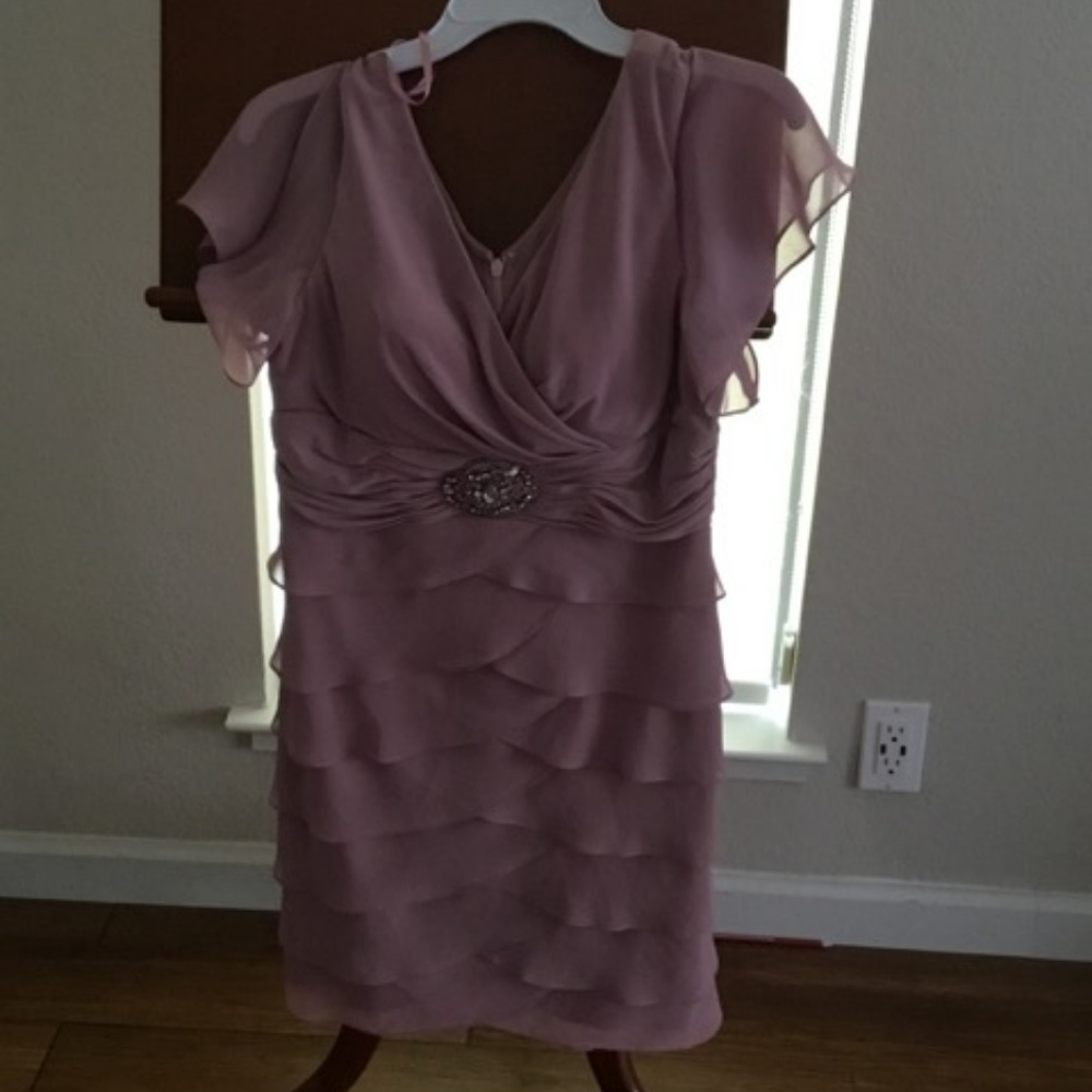 Lovely Mauve Dress With Inlaid Brooch